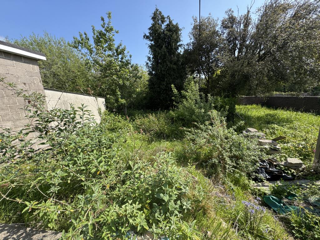 Lot: 39 - GROUND FLOOR SHOP AND FLAT FOR COMPLETION - Rear garden